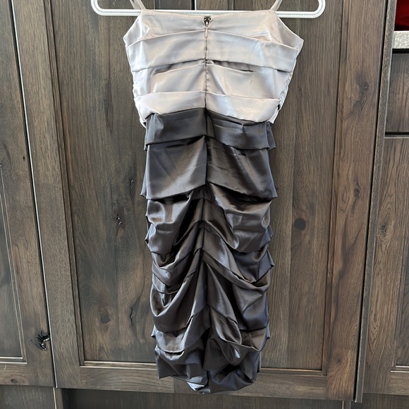 Le chateau size small strapless dress. Like new condition! - Picture 2 of 7